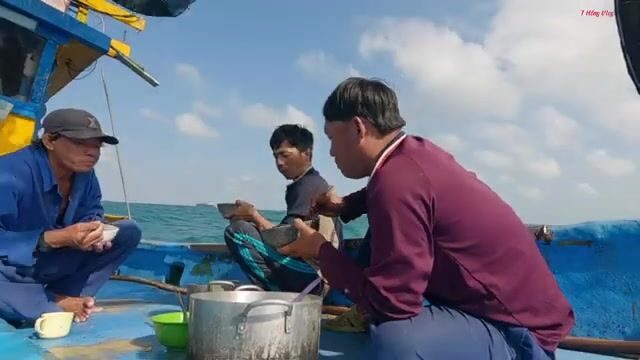 Пять дней в море у Лонгхая: рыбаки ставят сети по течению и возвращаются в родной порт