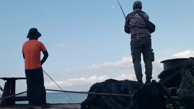Рыбалка с друзьями в Экваториальной Гвинее: береговые забросы, барракуда и неспешный отдых