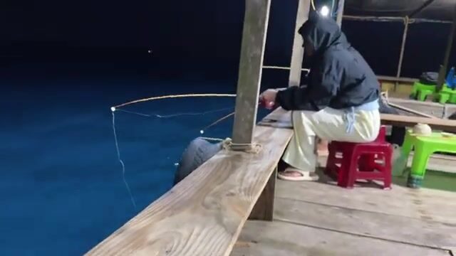 Ночная ловля кальмара у Нёнли, Куинён: короткий переход и ужин на воде