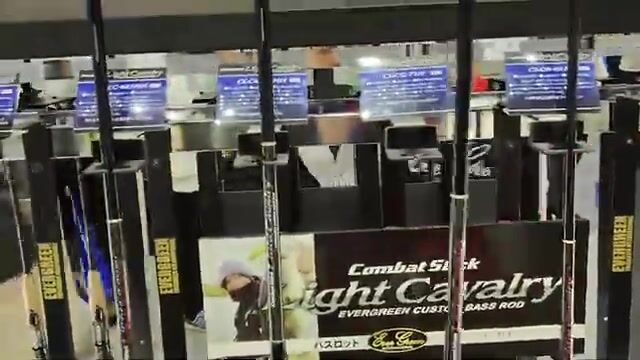 Fishing Show Osaka 2025: японская выставка снастей, сборка удилищ и ловля форели в аквариуме