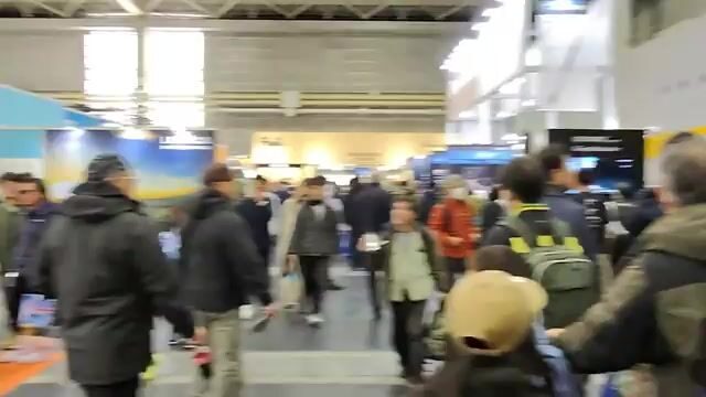 Fishing Show Osaka 2025: японская выставка снастей, сборка удилищ и ловля форели в аквариуме