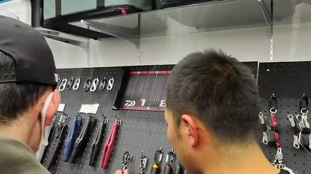 Fishing Show Osaka 2025: японская выставка снастей, сборка удилищ и ловля форели в аквариуме