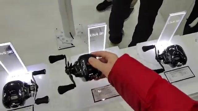 Fishing Show Osaka 2025: японская выставка снастей, сборка удилищ и ловля форели в аквариуме