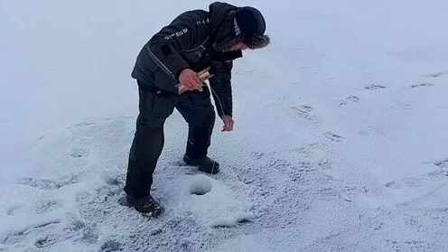 Зимняя рыбалка на налима в Онежском заливе Белого моря: корюшка на джиге и ночевка на льду