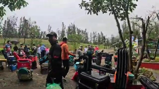 Два тура рыболовных соревнований в Куинёне: сбор участников и взвешивание