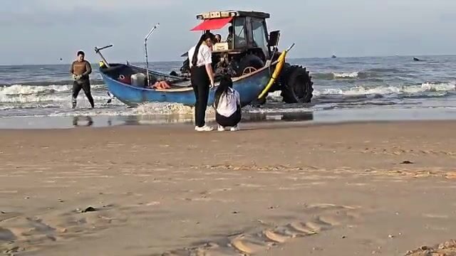 День на берегу Хочама: местные рыбаки, сеть и рыба на углях