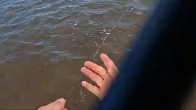 Ловля окуня на поппер у острова Принца Эдуарда: рыбалка взабродку и две рыбы на одной приманке