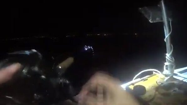 Кальмар у острова Русский во Владивостоке: ночной выход из бухты Ахлестышева с самодуром