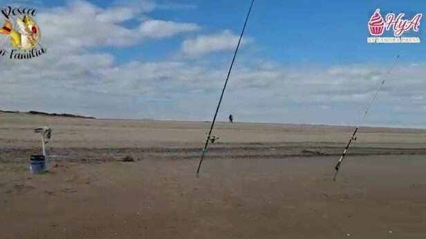 Рыбалка на пехеррея с пляжа Санта-Лусия-дель-Эсте в Уругвае: друзья, снасти и обед у воды