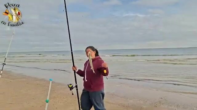 Рыбалка на пехеррея с пляжа Санта-Лусия-дель-Эсте в Уругвае: друзья, снасти и обед у воды