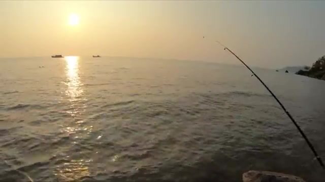 Рыбалка с берега на Ко Чанге: креветка на крючке, каменистая бухта и вечерний клев