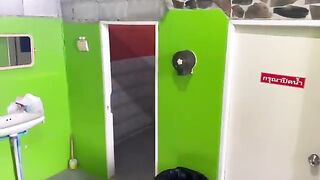 Ночевка у воды и рыбалка возле комнаты в Салак-Пхете на Ко Чанге во время дождливого сезона