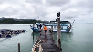 Ночевка у воды и рыбалка возле комнаты в Салак-Пхете на Ко Чанге во время дождливого сезона