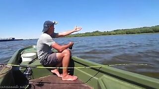 Астраханская Волга на новой лодке: поиск сазана и сома, смена точек и разнообразный улов