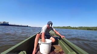 Астраханская Волга на новой лодке: поиск сазана и сома, смена точек и разнообразный улов