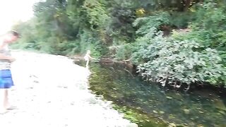 Шуточная рыбалка на реке Кудепста в Сочи: самодельные удочки и необычная наживка из бутерброда
