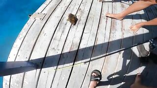 От рифовой рыбалки к крабам во дворе на Таити во время семейной поездки по острову