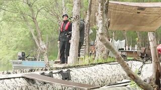 Чавыча весом 16,7 килограмма на Камчатке после поклевки на воблер и долгого восстановления у воды