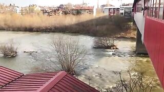 На берегу Марицы в Пловдиве с местными рыбаками и опарышем для ловли на городской реке