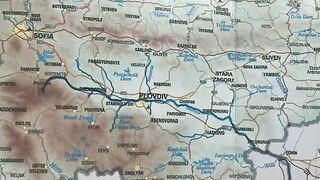 На берегу Марицы в Пловдиве с местными рыбаками и опарышем для ловли на городской реке