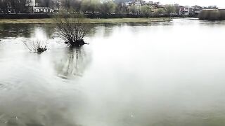 На берегу Марицы в Пловдиве с местными рыбаками и опарышем для ловли на городской реке