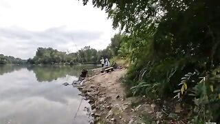 Флэт-фидер на реке Кубань осенью: рыбалка с подписчиком, карась и первый дикий сазан