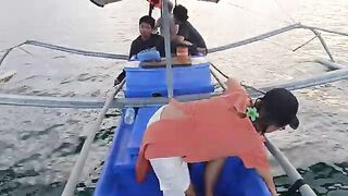 Первый выход на рыбалку в Эль-Нидо: поиск удочки, волна и дождь у берегов Палавана