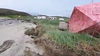 Кемпинг в Териберке и ночная рыбалка на Баренцевом море: лагерь в бухте и прогулки по побережью