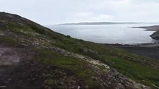 Кемпинг в Териберке и ночная рыбалка на Баренцевом море: лагерь в бухте и прогулки по побережью