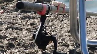 Корюшка у пирса Приморского бульвара в Холмске и разговоры с рыбаками о клеве и выходах в море