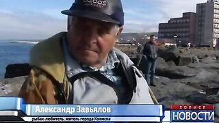 Корюшка у пирса Приморского бульвара в Холмске и разговоры с рыбаками о клеве и выходах в море