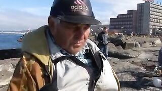 Корюшка у пирса Приморского бульвара в Холмске и разговоры с рыбаками о клеве и выходах в море