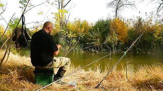 Осенняя рыбалка под Астраханью: крупная красноперка на поплавок в узкой речке