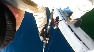Морской джиггинг у Финике в Турции: сильная поклевка на глубине и вываживание крупной рыбы