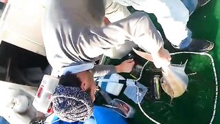 Морской джиггинг у Финике в Турции: сильная поклевка на глубине и вываживание крупной рыбы
