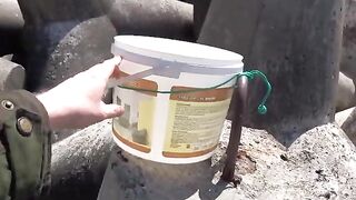 За салакой на Северный мол Балтийска: рыбалка среди камней, найденная оснастка и ведерко улова