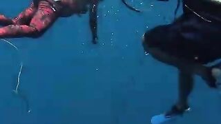 Подводная охота у Эль-Нидо на Палаване: поиск макрели и приготовление добычи на острове