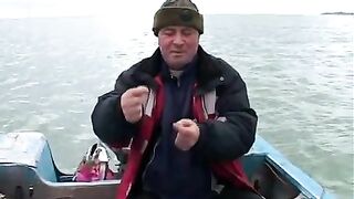 Весной за азовским бычком на лодках из Кирилловки с подсказками хозяина базы «Бомба» о глинистом дне