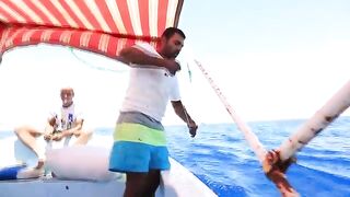 Рыбалка из Акабы в Иордании: выход на Красное море, разговоры с экипажем и радость от улова