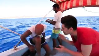 Рыбалка из Акабы в Иордании: выход на Красное море, разговоры с экипажем и радость от улова