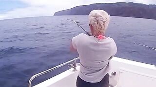 Морская рыбалка на Мадейре у мыса Понта-ду-Паргу: сход крупной рыбы и груперы на глубине