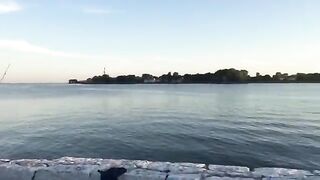 Камбала с берега в Балтийске: рыбалка на креветку рядом с машиной и поклевка в прямом эфире