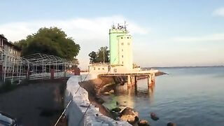 Камбала с берега в Балтийске: рыбалка на креветку рядом с машиной и поклевка в прямом эфире