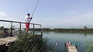 Рыбалка на Манавгате во время отдыха в Турции с мелкой рыбой и поиском места для пикника