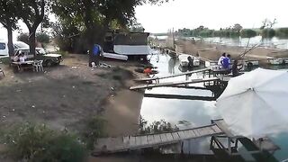 Рыбалка на Манавгате во время отдыха в Турции с мелкой рыбой и поиском места для пикника