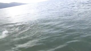 Поклевка крупного луфаря в Акьяке на забросе и вываживание в забродку под подсказки товарищей