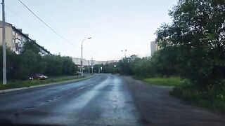 Ранний выезд на удочку под Мурманском после дождя и пять рыб на червя к возвращению в девять утра