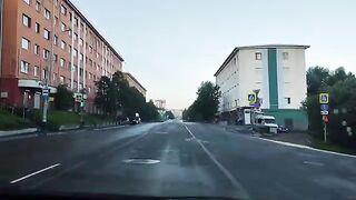 Ранний выезд на удочку под Мурманском после дождя и пять рыб на червя к возвращению в девять утра