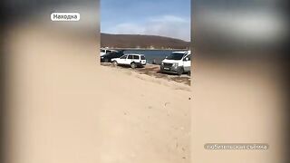 Минтай с икрой у мыса Астафьева в Находке и разговор с Валентиной на заполненном рыбаками пирсе