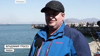 Минтай с икрой у мыса Астафьева в Находке и разговор с Валентиной на заполненном рыбаками пирсе